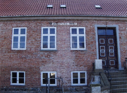 Udsnit af gårdfacaden under restaureringen historie_billed6.jpg